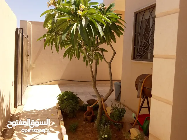 180 m2 5 Bedrooms Townhouse for Sale in Tripoli Tajura