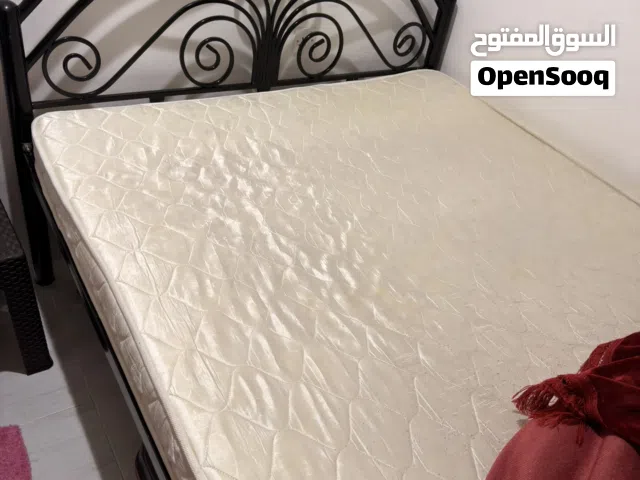 للبيع سرير مع مرتبه بحاله جيده 190*160