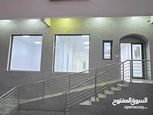 معرض للايجار في بوشر