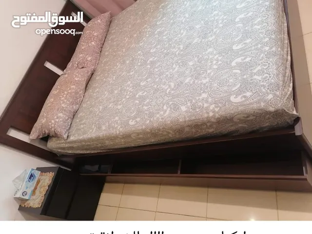 سرير متين ومريح من ايكيا مقاس 160  بالخزانة تحت السرير  + كمودينو سعر الشراء 220 دينار