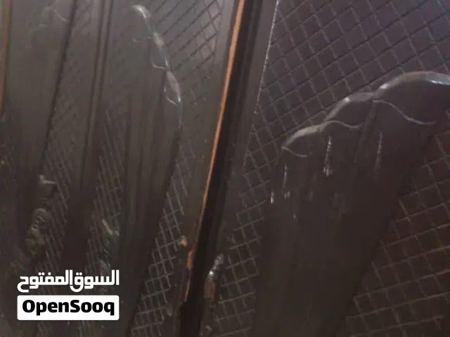 للايجار  شقه مفروشه طابق ارضي مويه كهربا فل   الأرضي 3 غرف وبرنده ومطبخ  في نظام غرفه مصغرة  فاضيه