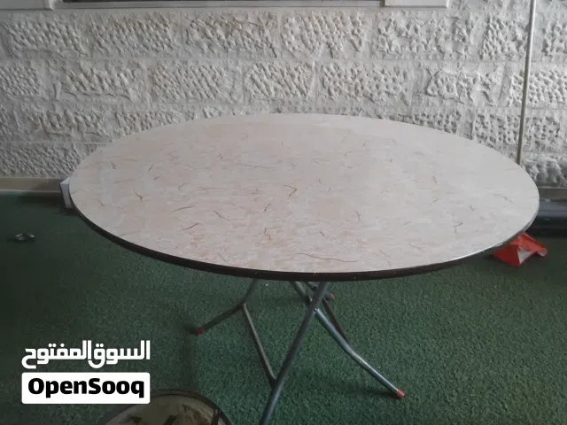 طاولات مستعملة للبيع