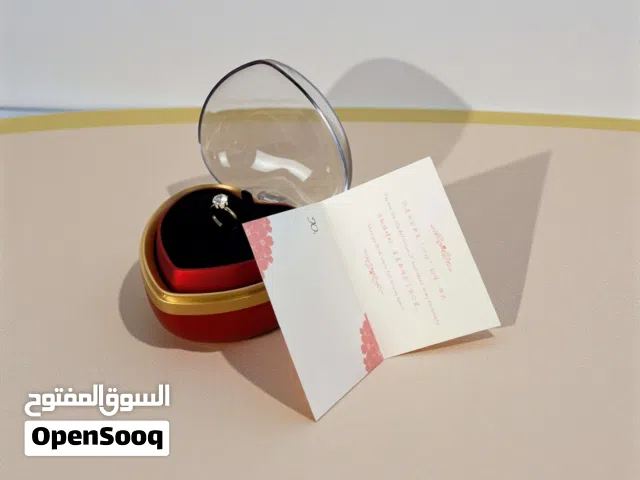 مو مجرد بوكس... هذه لحظة ما تنسى خاتم أنيق داخل بوكس قلب فاخر مع وردة حمراء الخاتم قابل للتمديد