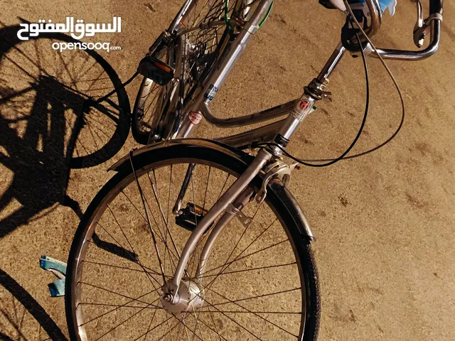 السلام عليكم بايسكل بناتي ياباني الاصلي السعر 95وبي مجال لشراي نظيف حيل تاير خلفي جديد توني شديته