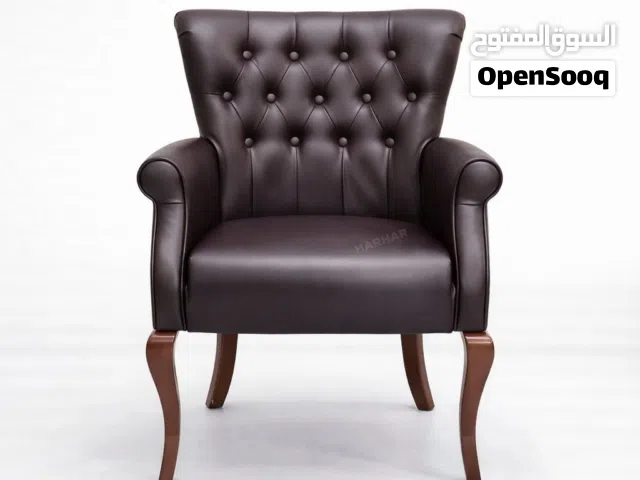 كنب جلد فاخر بتصميم عصري وأنيق يضيف لمسة فخامة لأي منزل  راحة عالية وجودة تصنيع ممتازة مع جلد متين