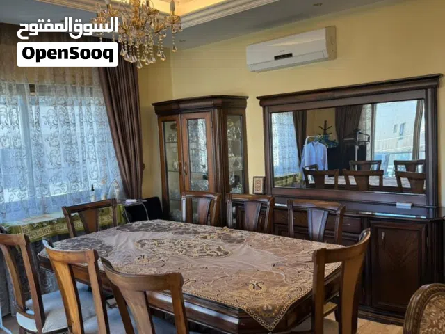 طاوله سفره مع جميع ملحقاتها