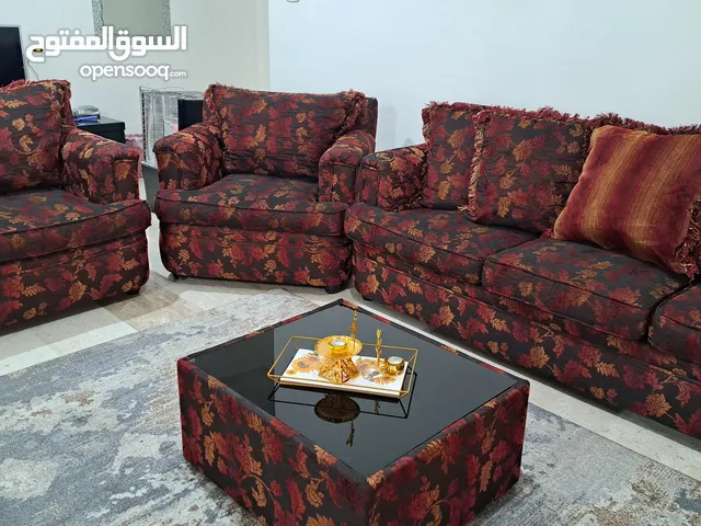للبيع أثاث غرفة جلوس بحالة ممتازة