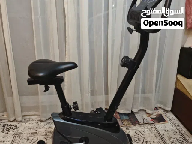 للبيع دراجة تمارين رياضية ثابتة من الماركة العالمية المميزة Hop-Sport، مثالية لحرق الدهون