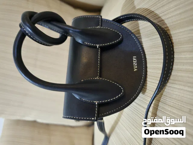 Hand Bags Black for sale  in Buraimi