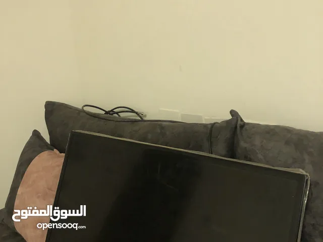 Samsung Smart 46 inch TV in Al Sharqiya
