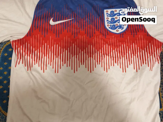 للبيع تيشرت انجلترا حق الاولاد للبيع نايك فقط على دينارين
