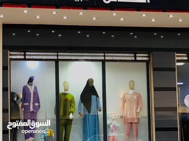 محل ملابس اطفال ونسائي محل كامل بضاعه شتويه وصيفيه ديكور حديت بكامل ارضيه برسالين جبس امبورد مخدوم