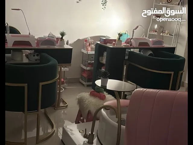 صالون نسائي للبيع في السالمية