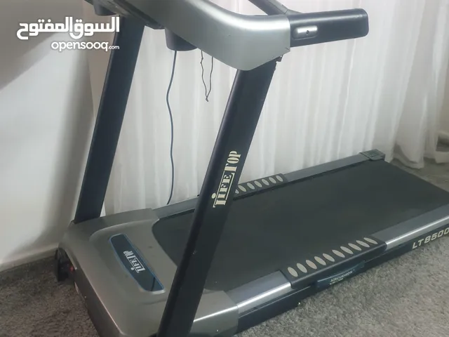 جهاز تريدمل بحاله ممتازه مواصفات عاليه حجم كبير الجهاز بتحمل اكتر من 120 كيلو وله ميزات رفع مش ع طلع