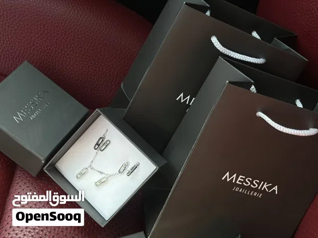 اساور و اطقم مع بكس الماركة ( بيع للزباين او اللي حابين يفتحو بزنز