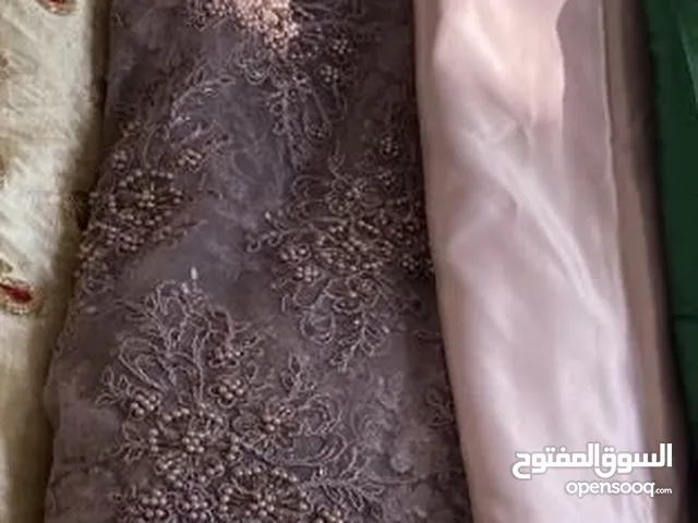 قطعة قماش دانتيل مع بطانة