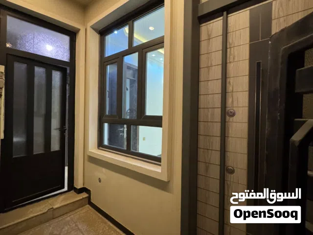 250 m2 4 Bedrooms Townhouse for Sale in Baghdad University