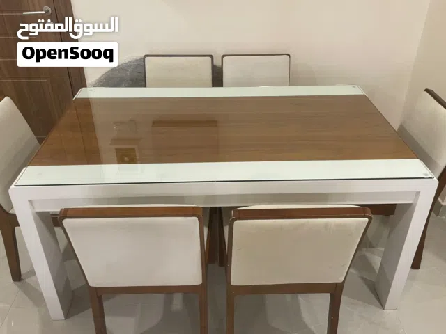 طاولة طعام