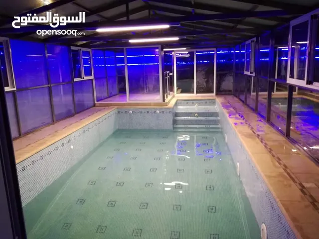 برك سباحة وتمديدات صحية