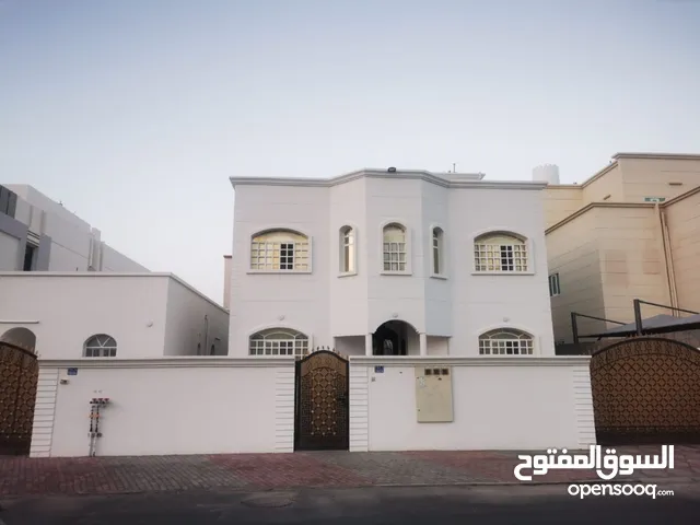 250 m2 5 Bedrooms Villa for Rent in Muscat Al Khoud