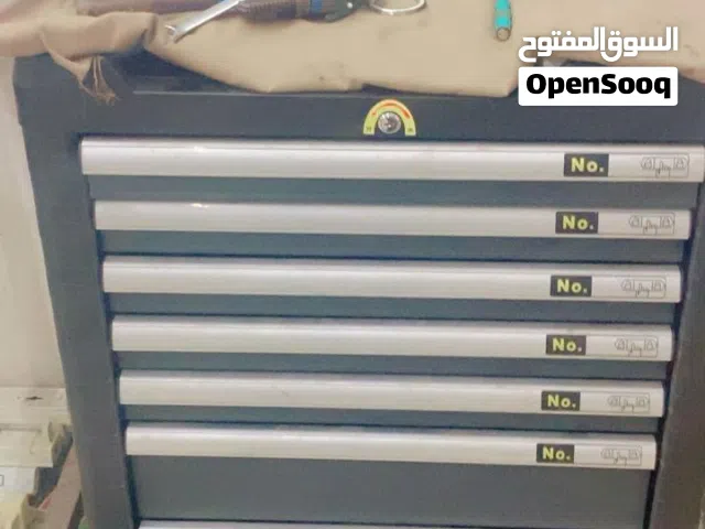 لبيع معدات محل ايطارات