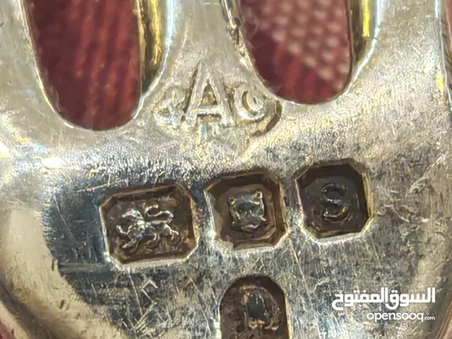 شوكه فضه ملكيه تابعه للملك فيصل الثاني