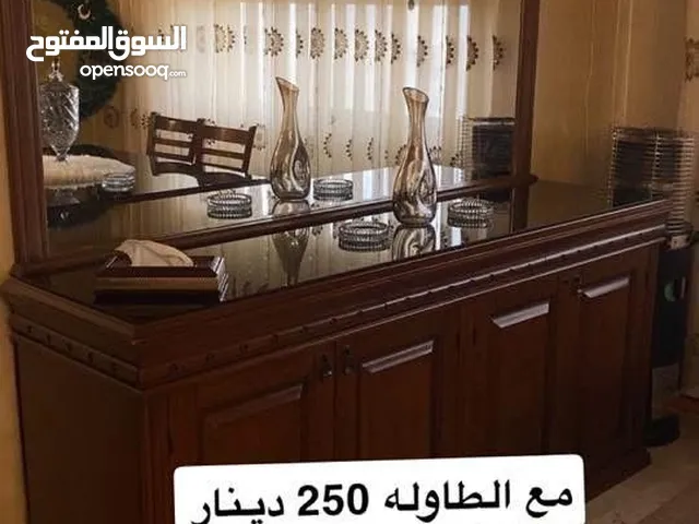 ديلسورا وطاوله سفرة وتسريحه وكراسي وادراج وخزانه ومكتب ومكتبه ورفوف