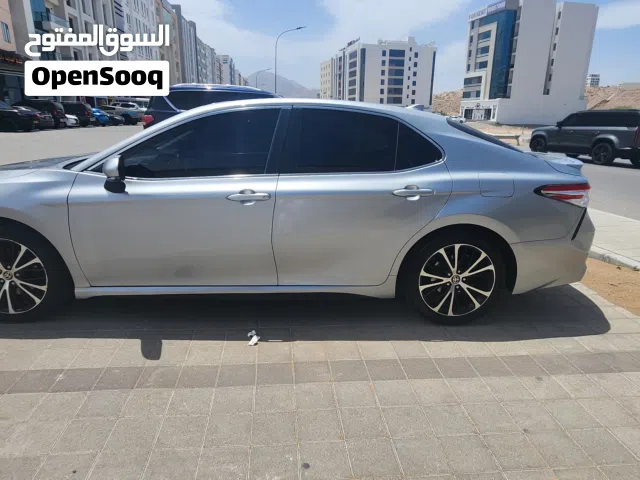 2020 تويوتا كامري SE