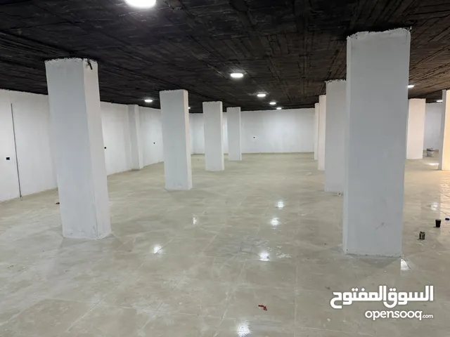 تسوية تجارية للإيجار مساحة 400 متر على شارع اربد الحصن الرئيسي بجانب كازية عاشور
