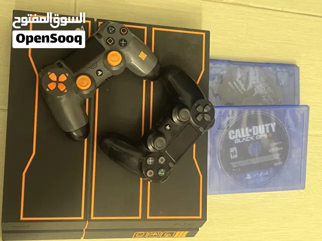 بلاستيشن 4 مع العاب نظيفه جداً للبيع