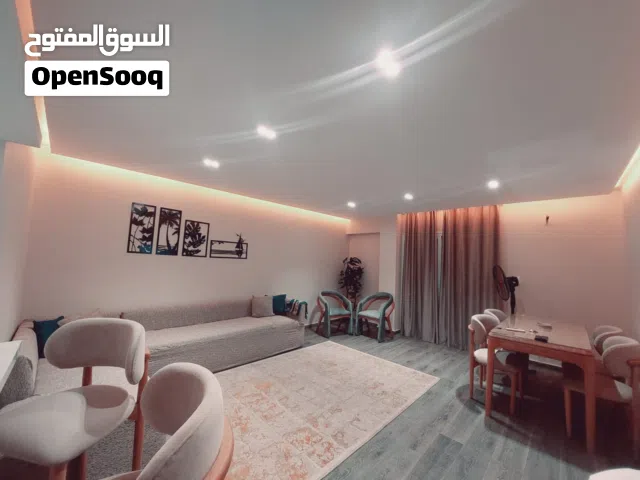 للايجار الشهري شقه مفروشة اول سكن بكمبوند قطامية جاردنز التجمع الخامس امام مول ذا مارت