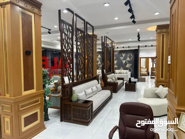 للبيع معرض أثاث متكامل في الملدة