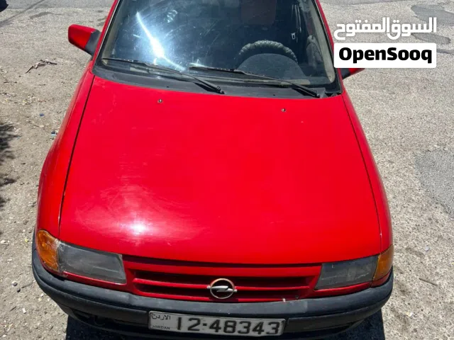 1992 أوبل استرا Standard