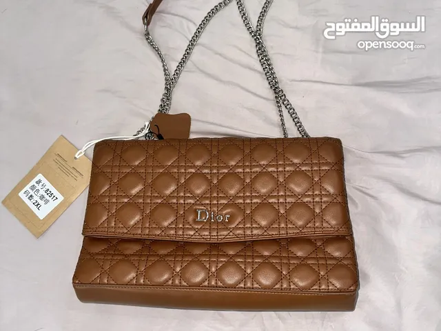 حقيبة يد نسائية ماركة Dior أصلية – جديدة لون جوزي أنيق – استخدام صفر وسعر خاص.