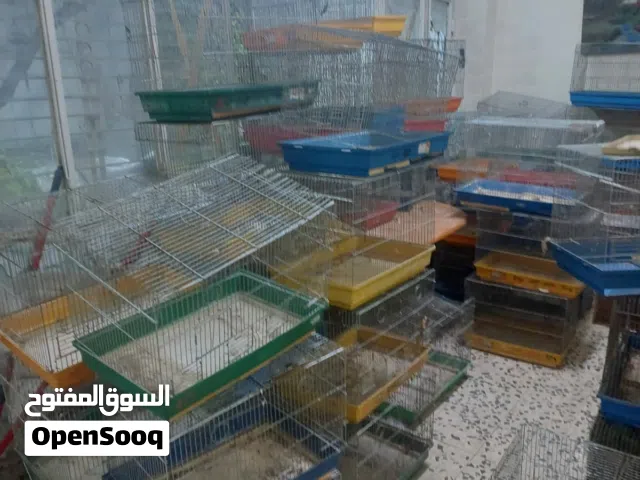 قفص قاطع مع معالف ومشارب