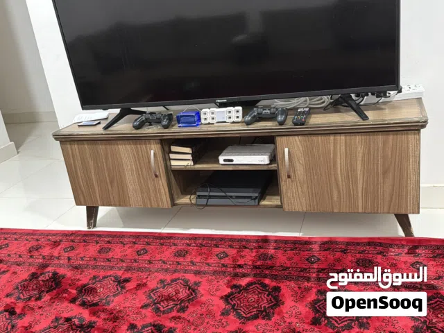 طاولة تلفزيون، اللون البني