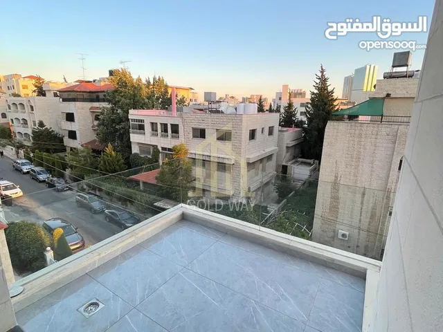 في موقع مميز في أم أذينة تملك شقة طابق أخير مع روف 215م بتشطيبات راقية / ref 9509