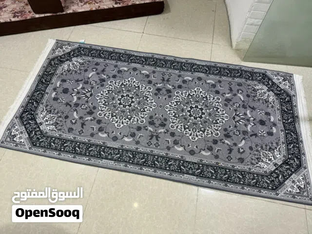 سجاد جديد غير مستعمل مقاس مترين ب ثلاث  مع ممر متر بمترين