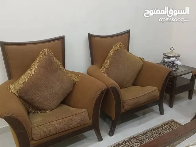 طقم كنب خشب زان بحالة جيدة للبيع