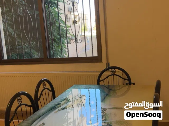 طاولة منزل او حديقه