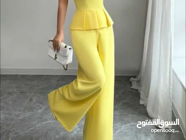 فستان احمر مقاس M جديد بالكيس جمبسوت اصفر مقاس M جديد بالكيس الاحمر ب 9 والاصفر ب 11