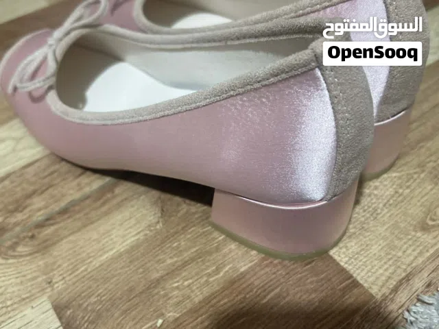 حذاء نمره 38 جديد