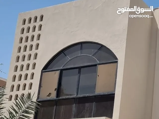 370 m2 More than 6 bedrooms Villa for Rent in Manama Zinj