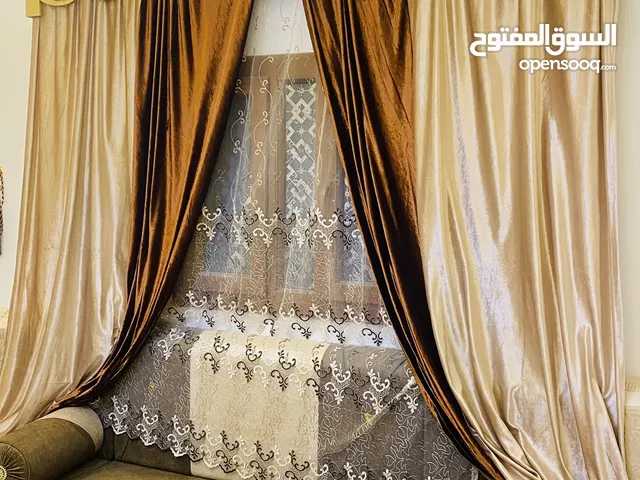 ستائر نضاف شبه جدد للبيع 450 معى بعض