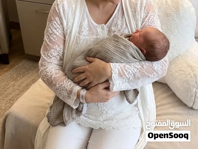 بيجامات نفاس للبيع الزرقاء سايز لارج ب 8 الابيض جديدة بكيسها سايز لارج 3 قطع ب 10 متوفر توصيل