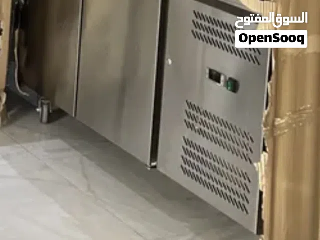 ثلاجه مطعم مع طاولة 1500