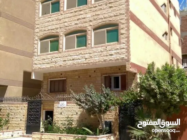 900 m2 More than 6 bedrooms Townhouse for Sale in Giza 6th of October