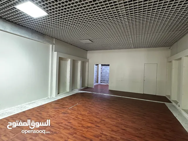 محل مجهز بالكامل في مول بصحار