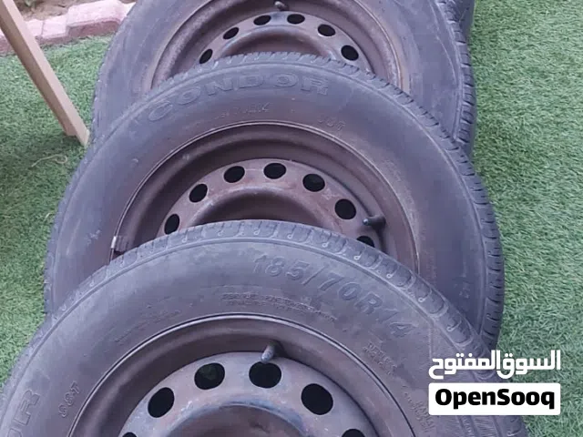كورولا ورنقات كامري 2006 عجلات و إطارات مستعملة بحجم 14 نوع أخرى جودة عالية