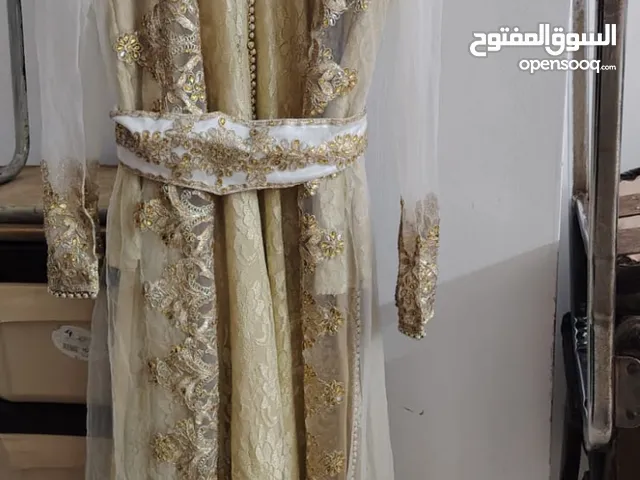 برادي استعمال خفيف ثلاثه لون بيج عرضهم مترين وسته لون قرميدي عرضهم متر سعرهم 50 وقفطان للبيع بسعر
